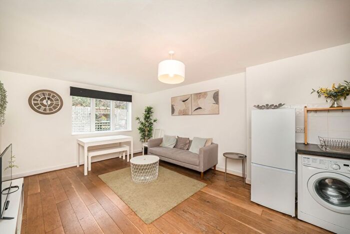 3 Bedroom Flat To Rent In The Downs, West Wimbledon, SW20