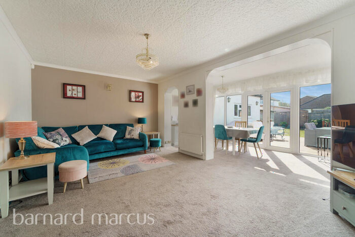 4 Bedroom Bungalow To Rent In Benfleet Close, Sutton, SM1