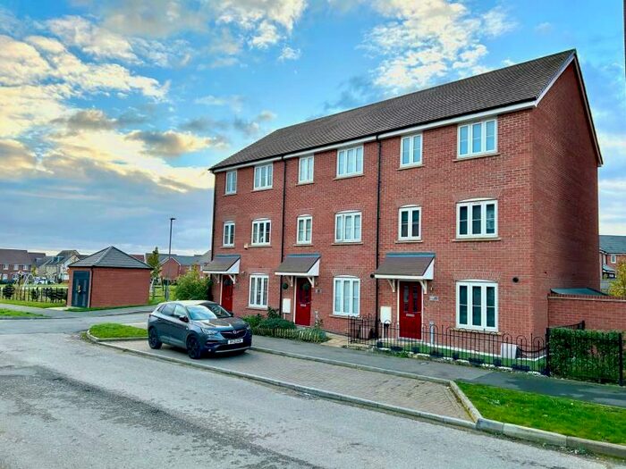 4 Bedroom Town House To Rent In Galapagos Grove, Newton Leys, MK3