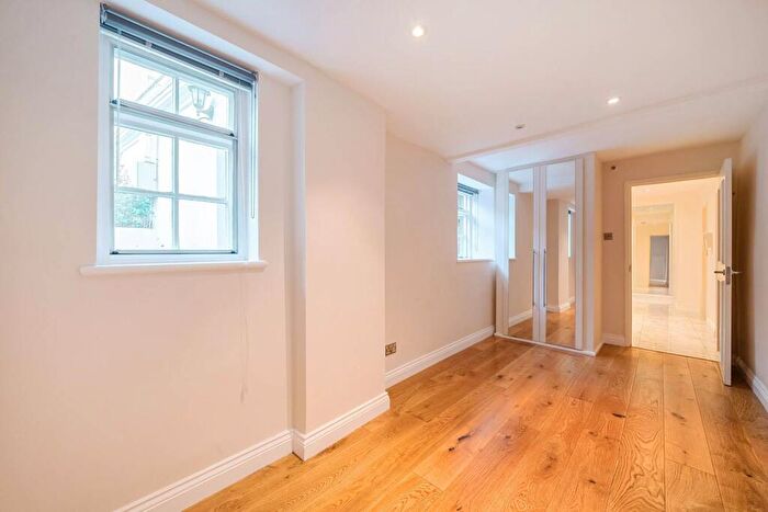 4 Bedroom Flat To Rent In Buckland Crescent, Hampstead, London, NW3