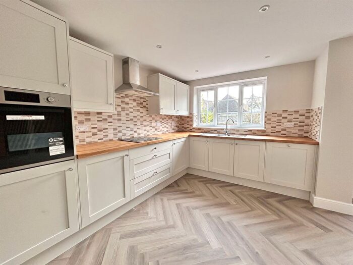 4 Bedroom Detached House For Sale In Sandhurst Lane, Bexhill-On-Sea, TN39