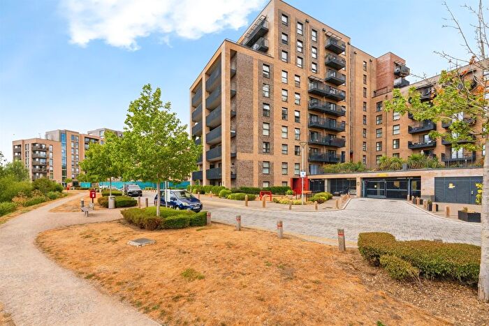 1 Bedroom Flat For Sale In Colnebank Drive, Watford, WD18