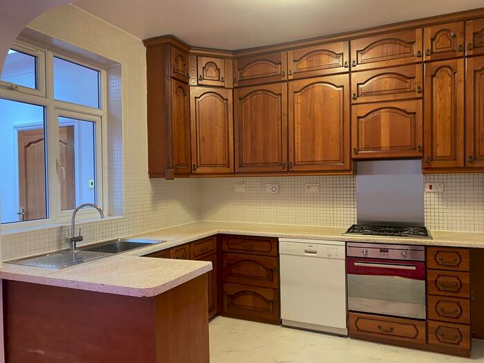 3 Bedroom Semi-Detached House To Rent In Cornwall Avenue, Finchley, London, N3