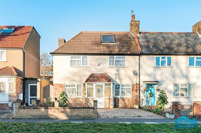 3 Bedroom Semi Detached House For Sale In Ingleway, London, N12