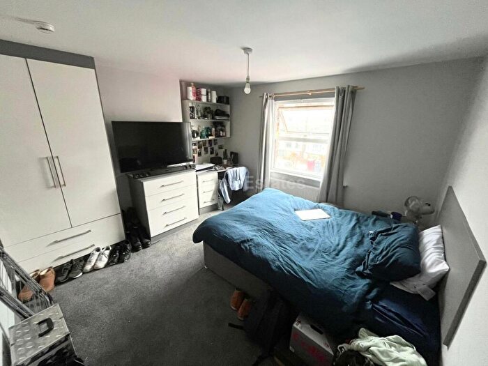 6 Bedroom Terraced House To Rent In Brighton Road, Reading, RG6