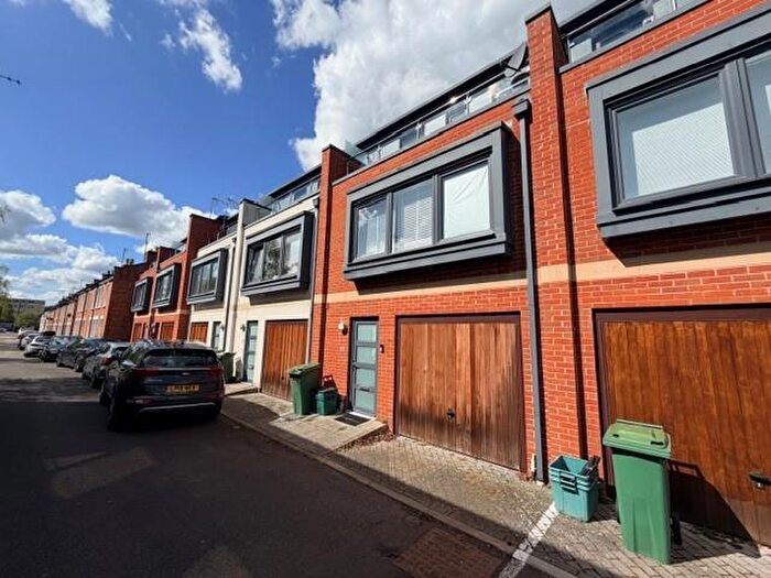 3 Bedroom House To Rent In Station Street, Cheltenham, GL50