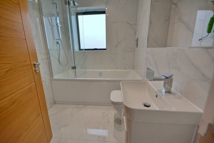 2 Bedroom Apartment To Rent In Silverdale, Mount Avenue, Heswall, Wirral, CH60