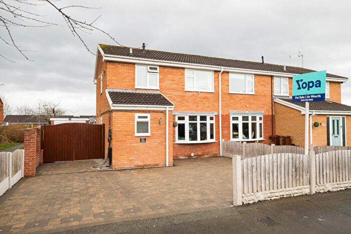 3 Bedroom Semi Detached House For Sale In Simpsons Way, Chester, CH4