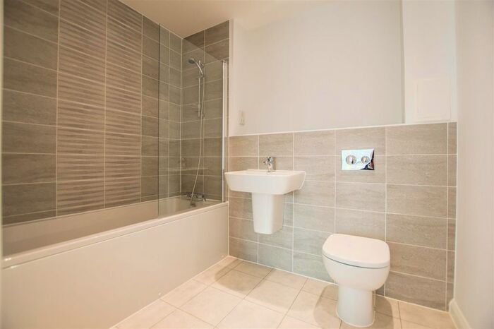 1 Bedroom Flat To Rent In Gartlet Road, Watford, WD17