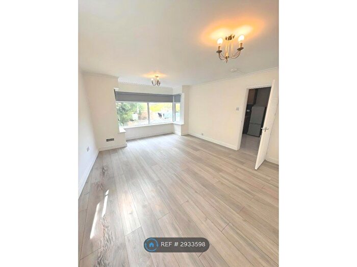 2 Bedroom Flat To Rent In Melbourne Road, Halesowen, B63