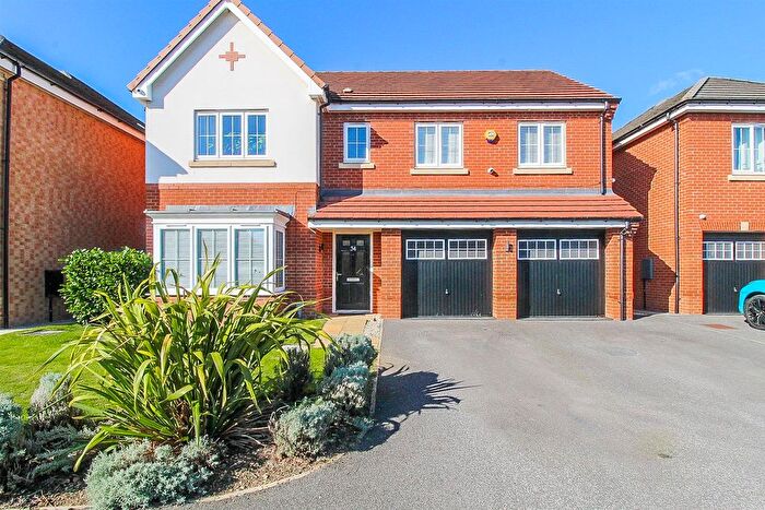 5 Bedroom Detached House For Sale In The Fouracres, Wakefield, WF1