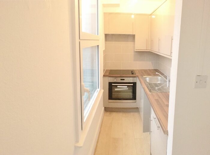 Studio To Rent In Holloway Road, London, N7