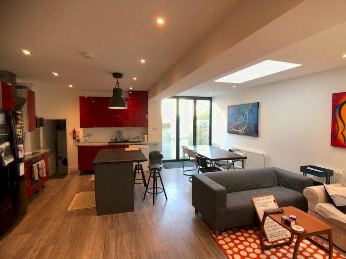 6 Bedroom Terraced House To Rent In Lisson Grove, Plymouth, Devon, PL4