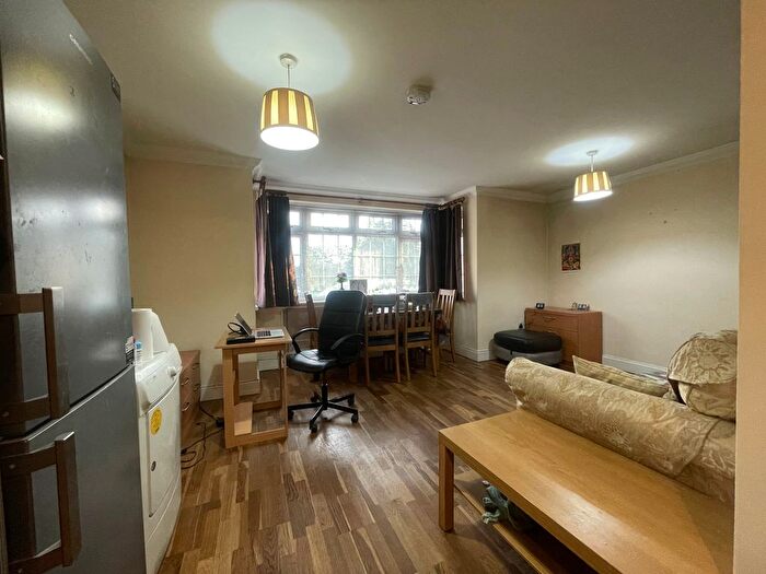 2 Bedroom Flat To Rent In Staines Road, Hounslow, TW3