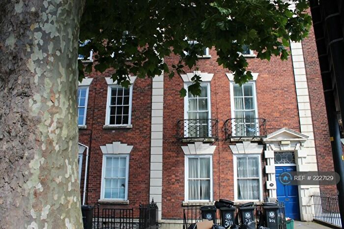 2 Bedroom Flat To Rent In Hotwell Road, Bristol, BS8