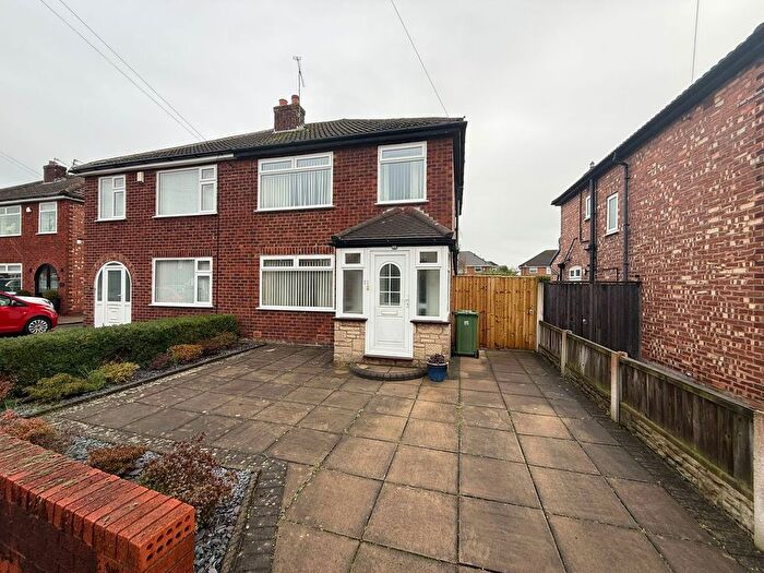 3 Bedroom Semi Detached House For Sale In Wynnstay Avenue, Lydiate, L31