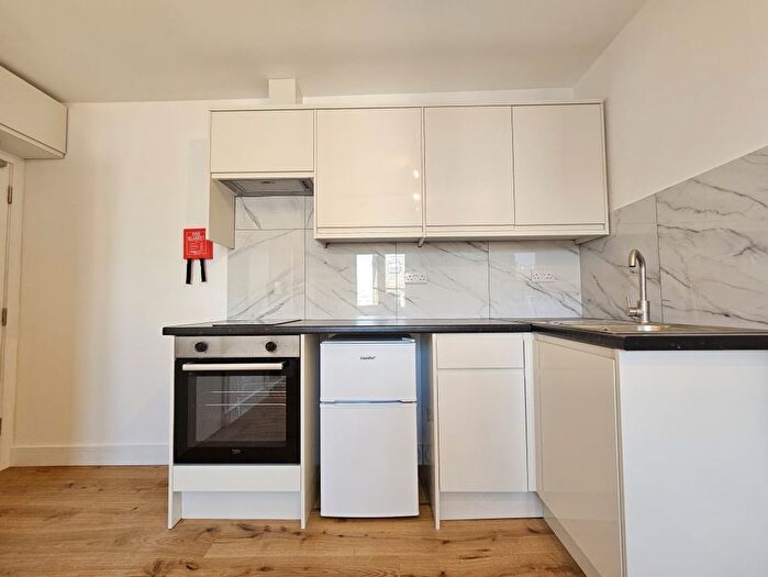 Studio To Rent In Blythe Road, Kensington Olympia, London, W14