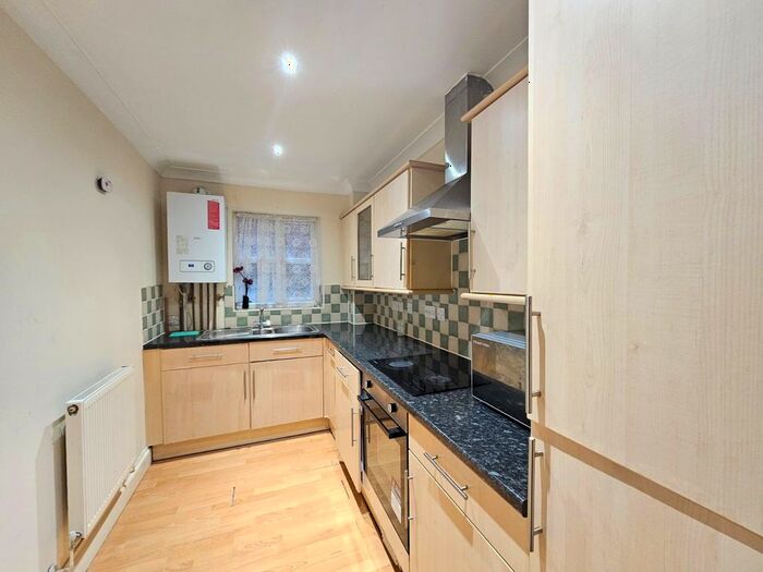 2 Bedroom Flat To Rent In Winchester Road, Shirley, Southampton, SO16