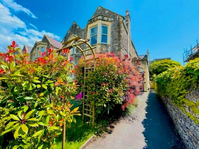 2 Bedroom Apartment To Rent In Bellevue Road, Clevedon, BS21