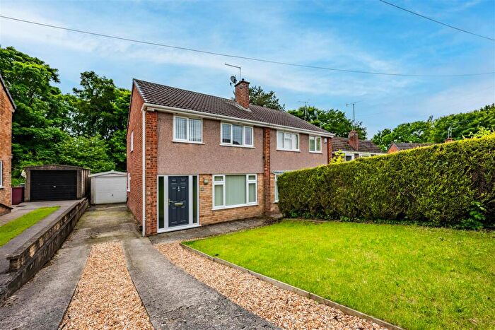 3 Bedroom Semi-Detached House For Sale In Woodview Close, Wingerworth, Chesterfield, S42