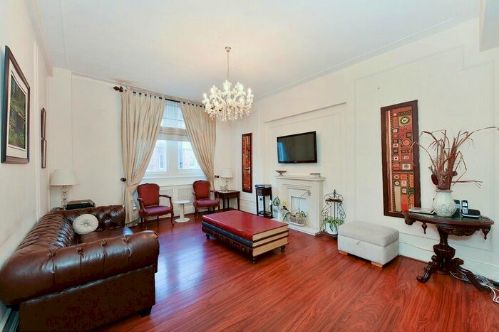 3 Bedroom Flat To Rent In Thurloe Place, Knightsbridge, SW7