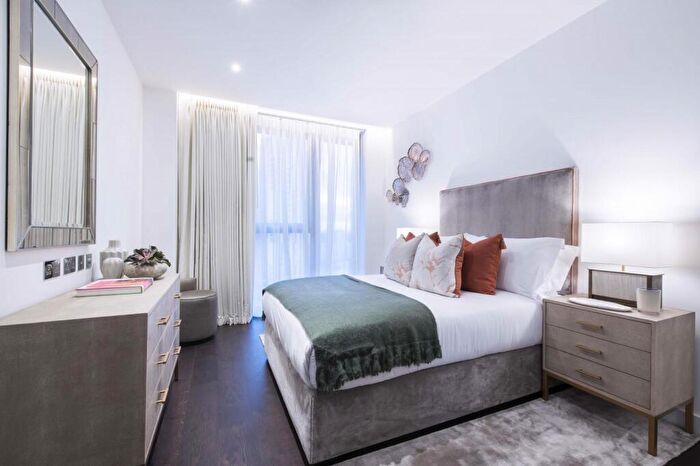 3 Bedroom Flat To Rent In Thornes House, Vauxhall, SW11