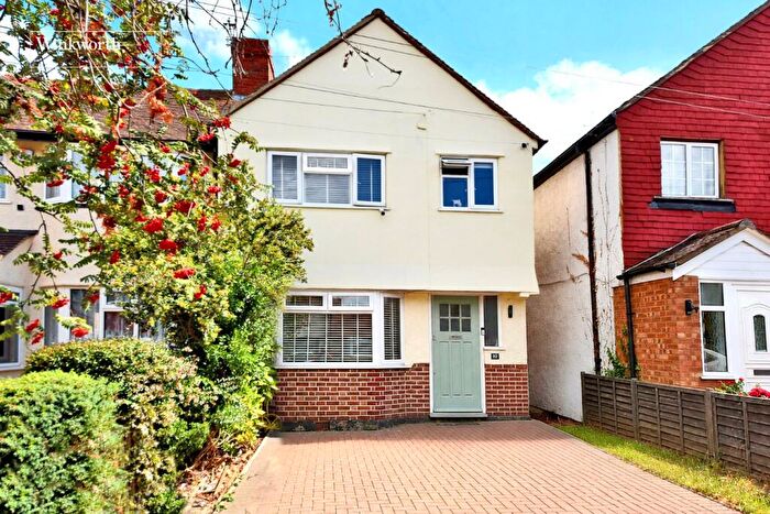 3 Bedroom End Of Terrace House For Sale In Buckland Way, Worcester Park, Surrey, KT4