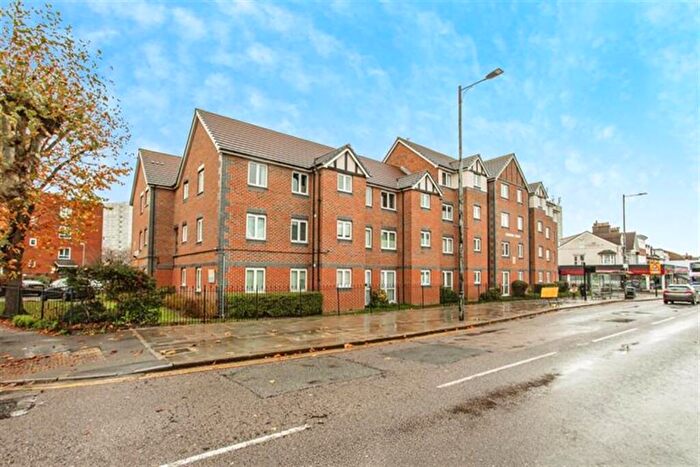 1 Bedroom Flat To Rent In Howards Court, Balmoral Road, SS0