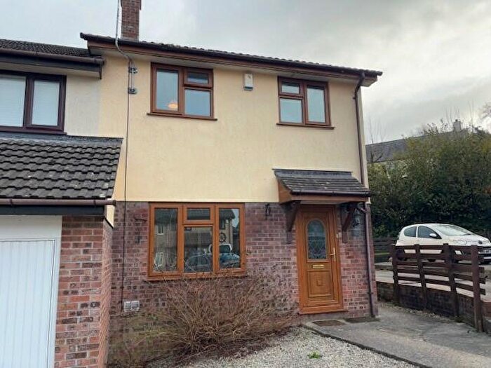 3 Bedroom House To Rent In Manor View, Par, PL24