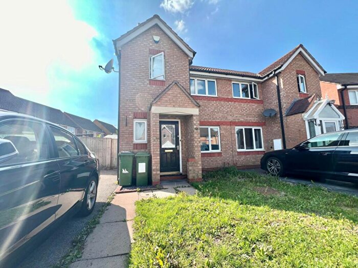 3 Bedroom Semi-Detached House To Rent In Bromwich Close, Braunstone, LE3