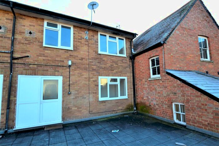 2 Bedroom Apartment To Rent In High Street, Witney, Oxfordshire, OX28