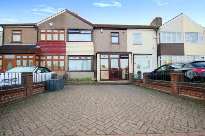 3 Bedroom Terraced House To Rent In South End Road, Rainham, RM13