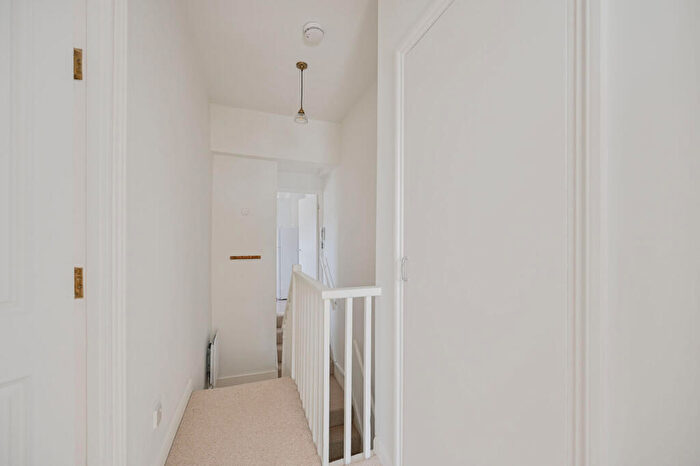 1 Bedroom Flat To Rent In Thorpedale Road, , Finsbury Park, London, N4