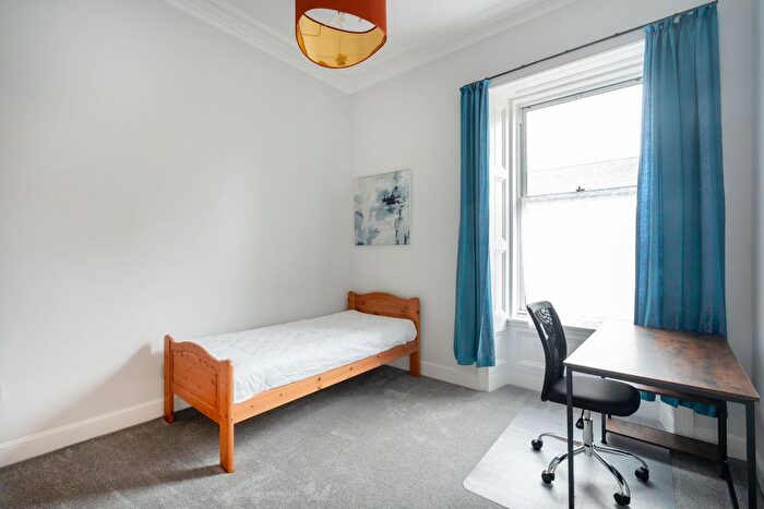 2 Bedroom Flat To Rent In Bruntsfield Gardens, Edinburgh, EH10