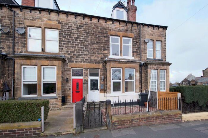 3 Bedroom Flat To Rent In Hookstone Road, Harrogate, HG2