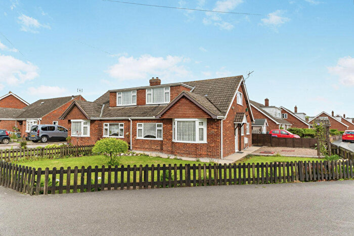 3 Bedroom Detached Bungalow For Sale In Wood Lane, Louth, LN11