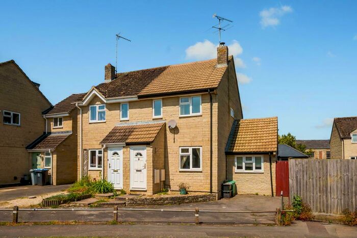 3 Bedroom Semi-Detached House To Rent In Milton-under-wychwood, Oxfordshire, OX7
