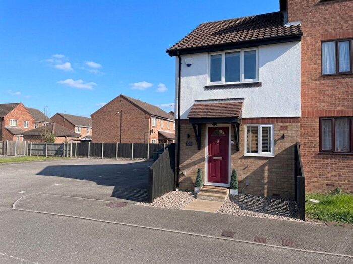 2 Bedroom End Of Terrace House For Sale In Robinia Close, Steeple View, SS15