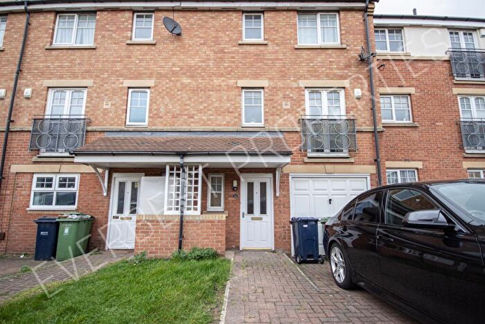 4 Bedroom Terraced House To Rent In Redgrave Close, Gateshead, Tyne And Wear, NE8