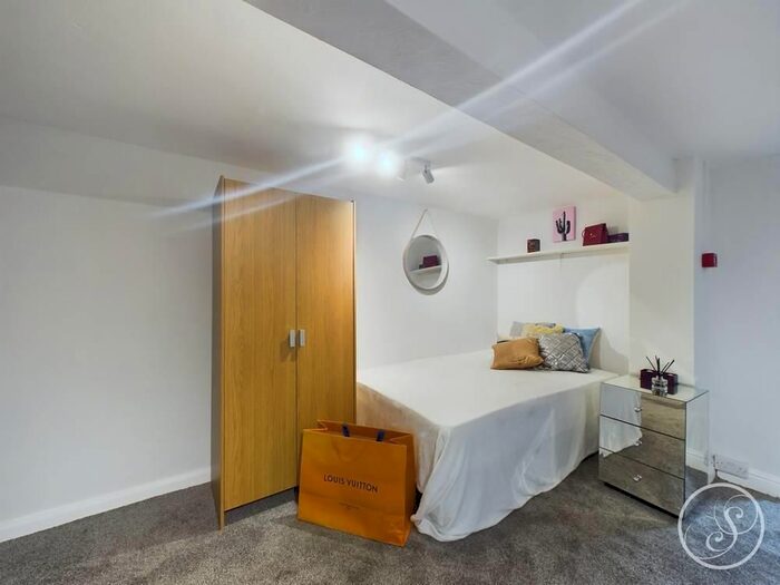 Studio To Rent In Austhorpe Road, Leeds, LS15