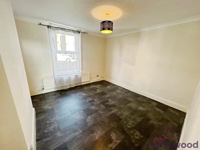 3 Bedroom End Of Terrace House To Rent In Harwich Road, Colchester, CO4