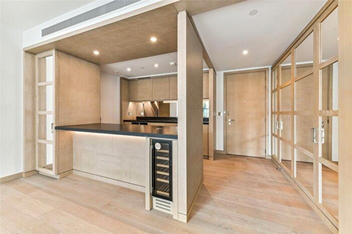 2 Bedroom Apartment To Rent In Viaduct Gardens, London, SW11