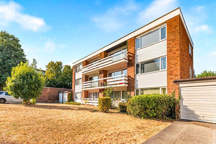 2 Bedroom Apartment For Sale In Broadmead Road, Woodford Green, IG8