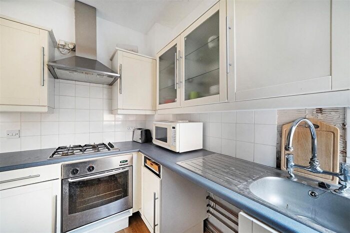3 Bedroom Flat For Sale In Walton House, Montclare Street, London, E2