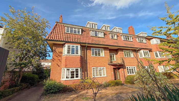 2 Bedroom Flat For Sale In West Street Lane, Carshalton Village, Surrey, SM5