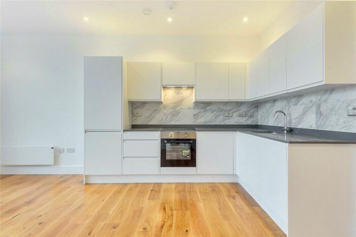 3 Bedroom Apartment To Rent In The Boulevard, Cain Road, Bracknell, Berkshire, RG12