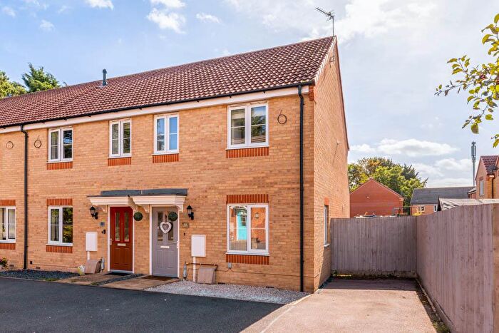 3 Bedroom End Of Terrace House For Sale In Viscount Close, Pinchbeck, Spalding, PE11