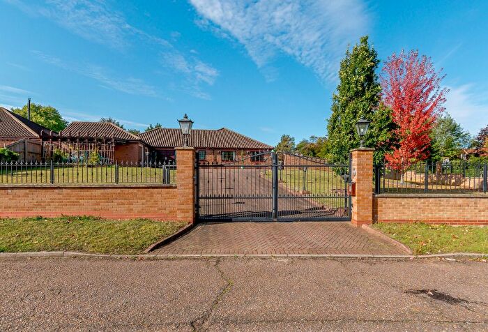 6 Bedroom Bungalow For Sale In The Highlands, Exning, Newmarket, Suffolk, CB8