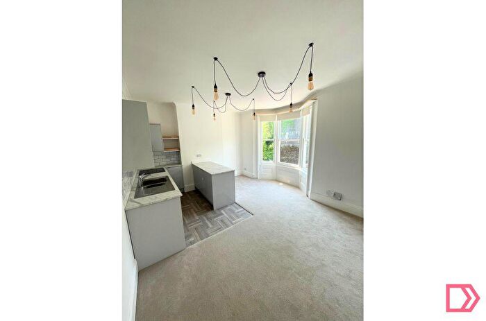 2 Bedroom Flat To Rent In First Floor Dyke Road Drive, Brighton, East Sussex, BN1