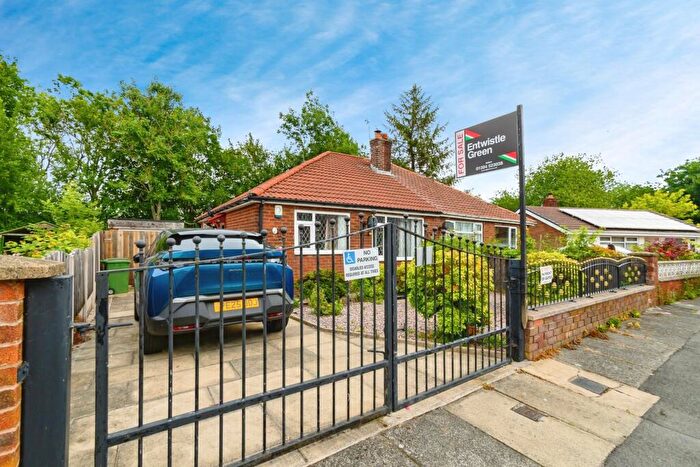 3 Bedroom Bungalow For Sale In Bradford Park Drive, Bolton, Greater Manchester, BL2